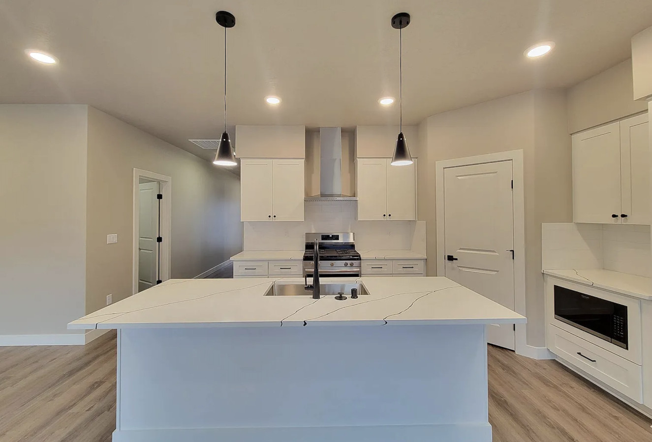 6660-Kitchen