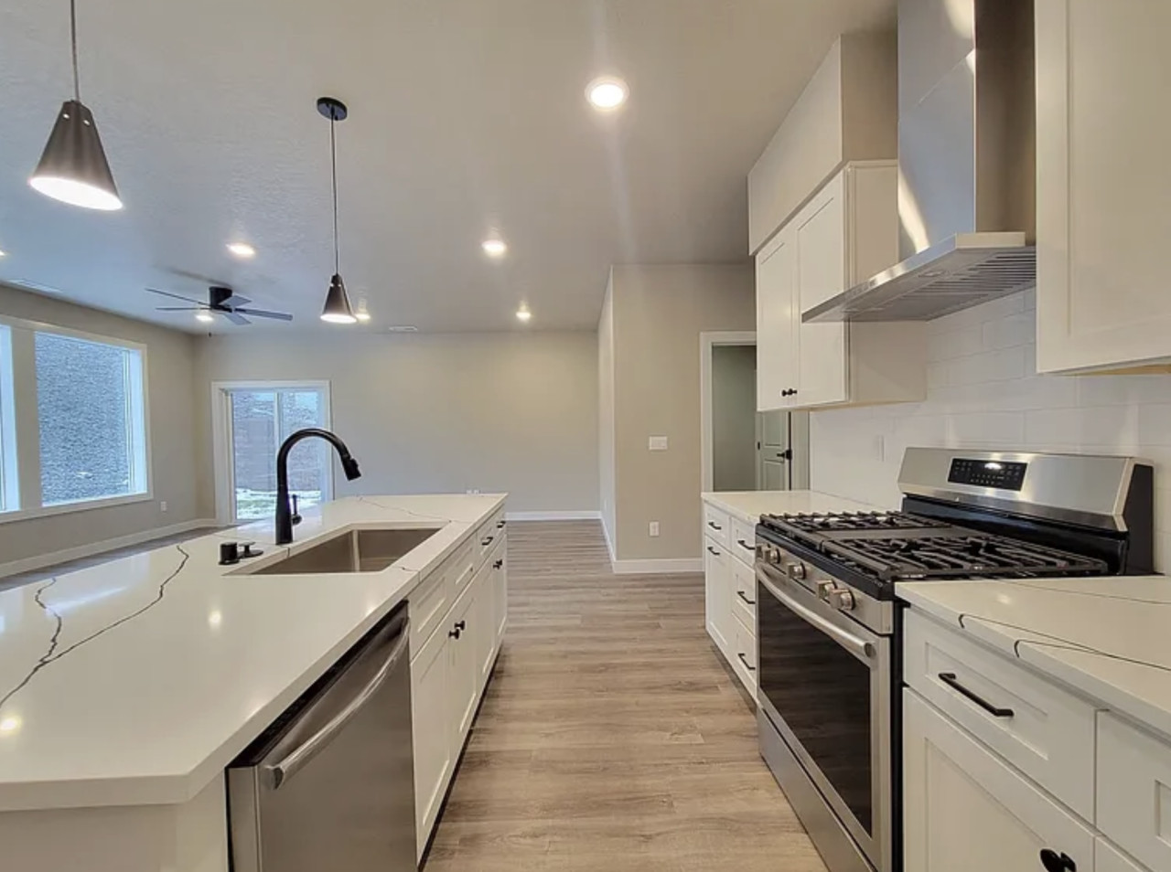 6660-Kitchen