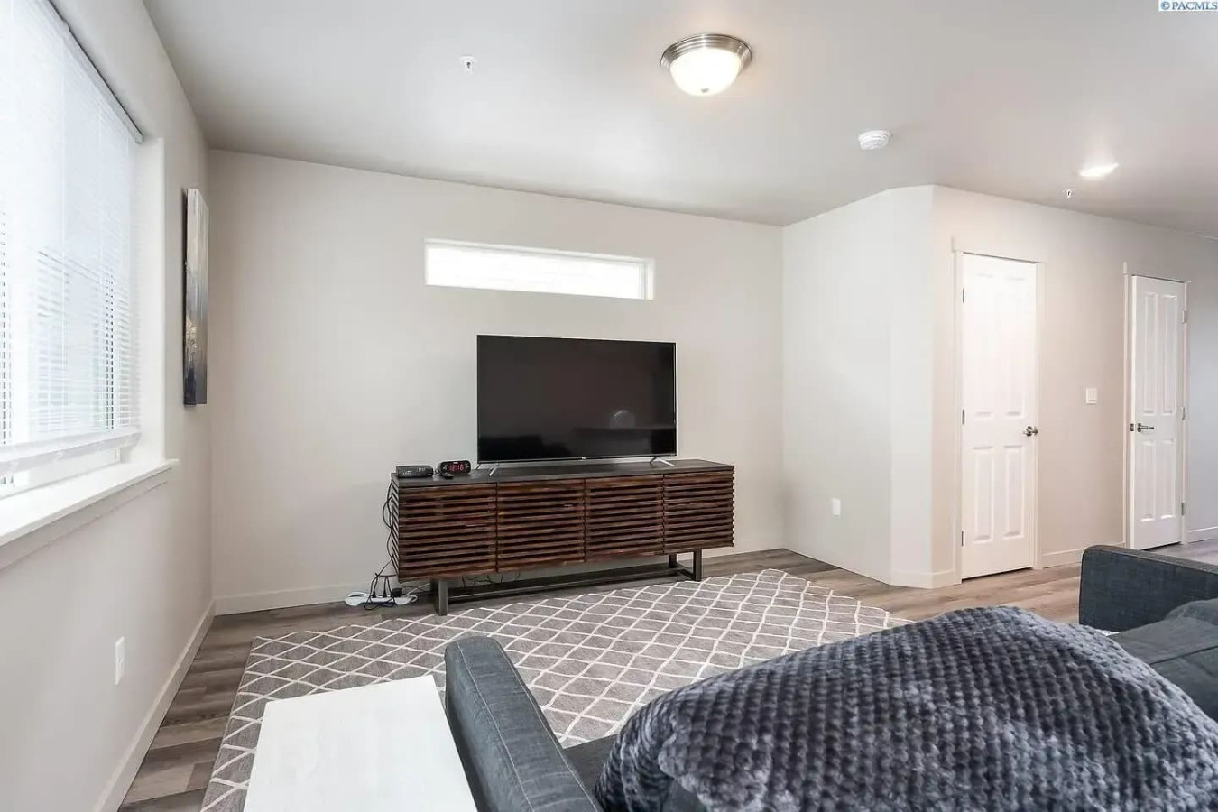 5750-Living Area
