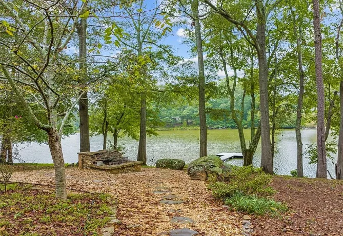 5755-lake view path