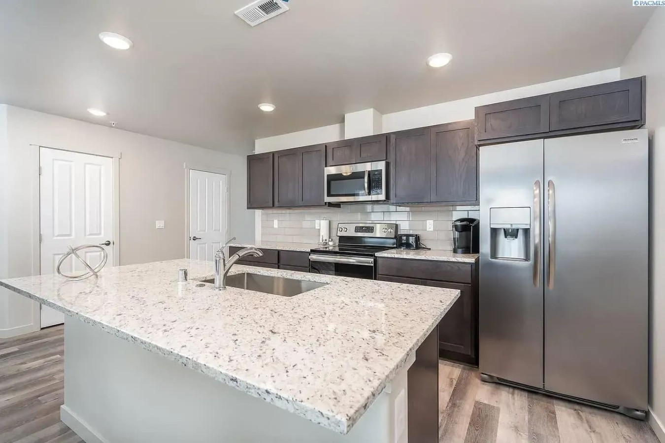 5748 (9)-Kitchen