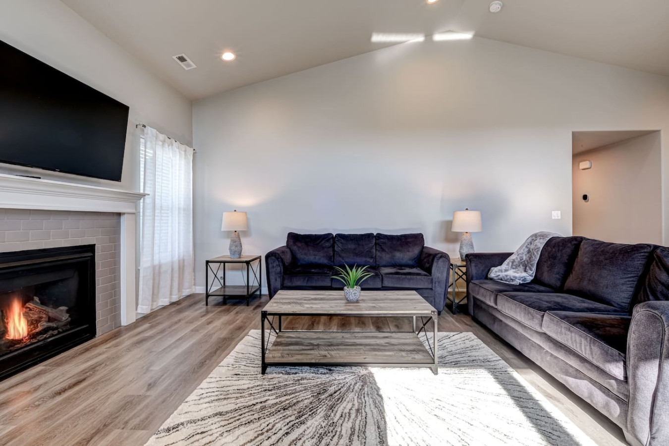 6218-Living Room