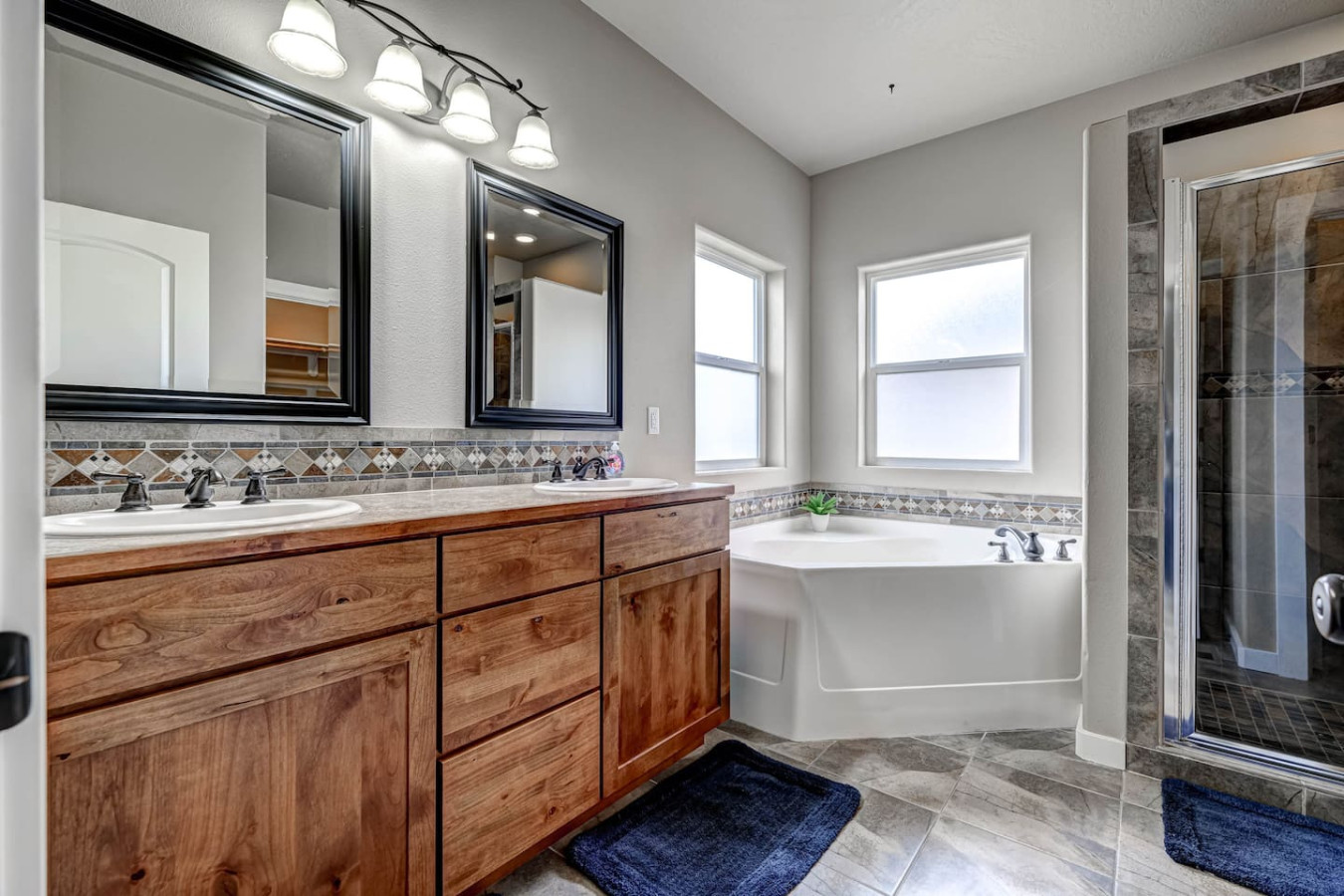 681 (6)-Bathroom